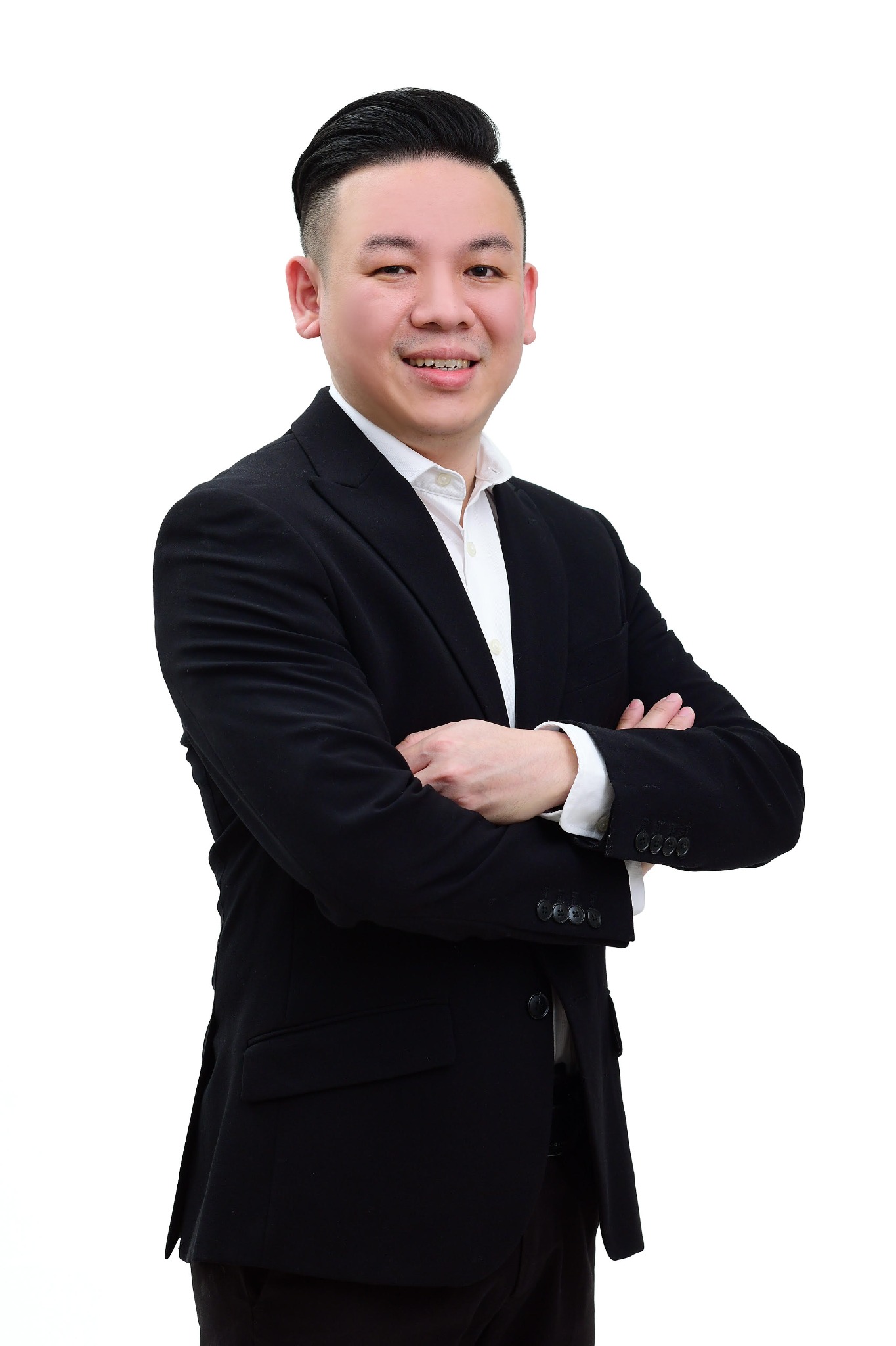 陈汉昇 Hamson Tan，黑色西装与白色衬衫职业照